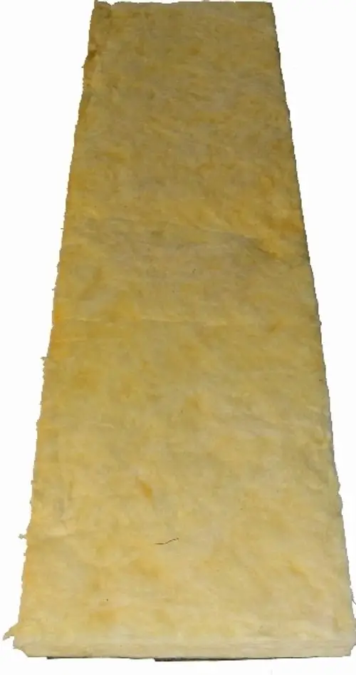 Wärmedämmung in hellem Material, vermutlich von Wolf, für eine Rückwandanwendung, flach und länglich, auf weißem Hintergrund.